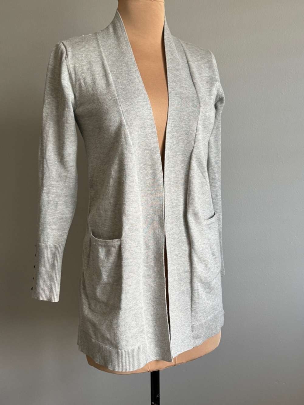 Gray Open Cardigan Golden Cuffs Silver Tone Stretch Stretchy Travel Pockets Grey